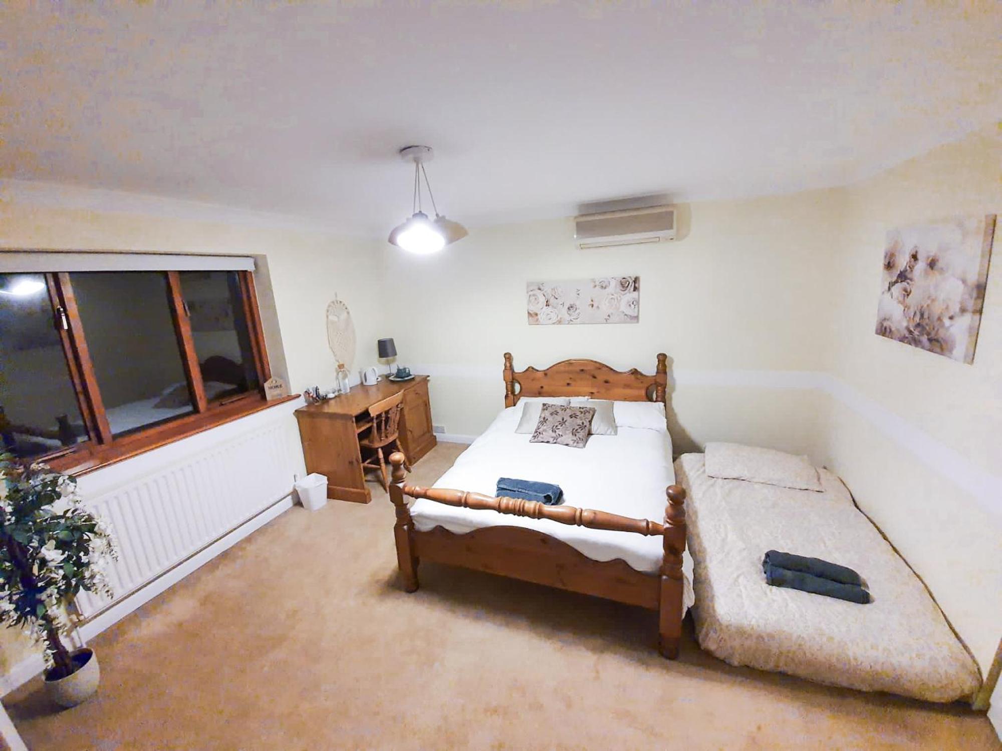 Old Slade Cottage - Train To London 30Mins, Heathrow 15Mins Away,Free Parking - En-Suit Rooms ウェストドライトン エクステリア 写真